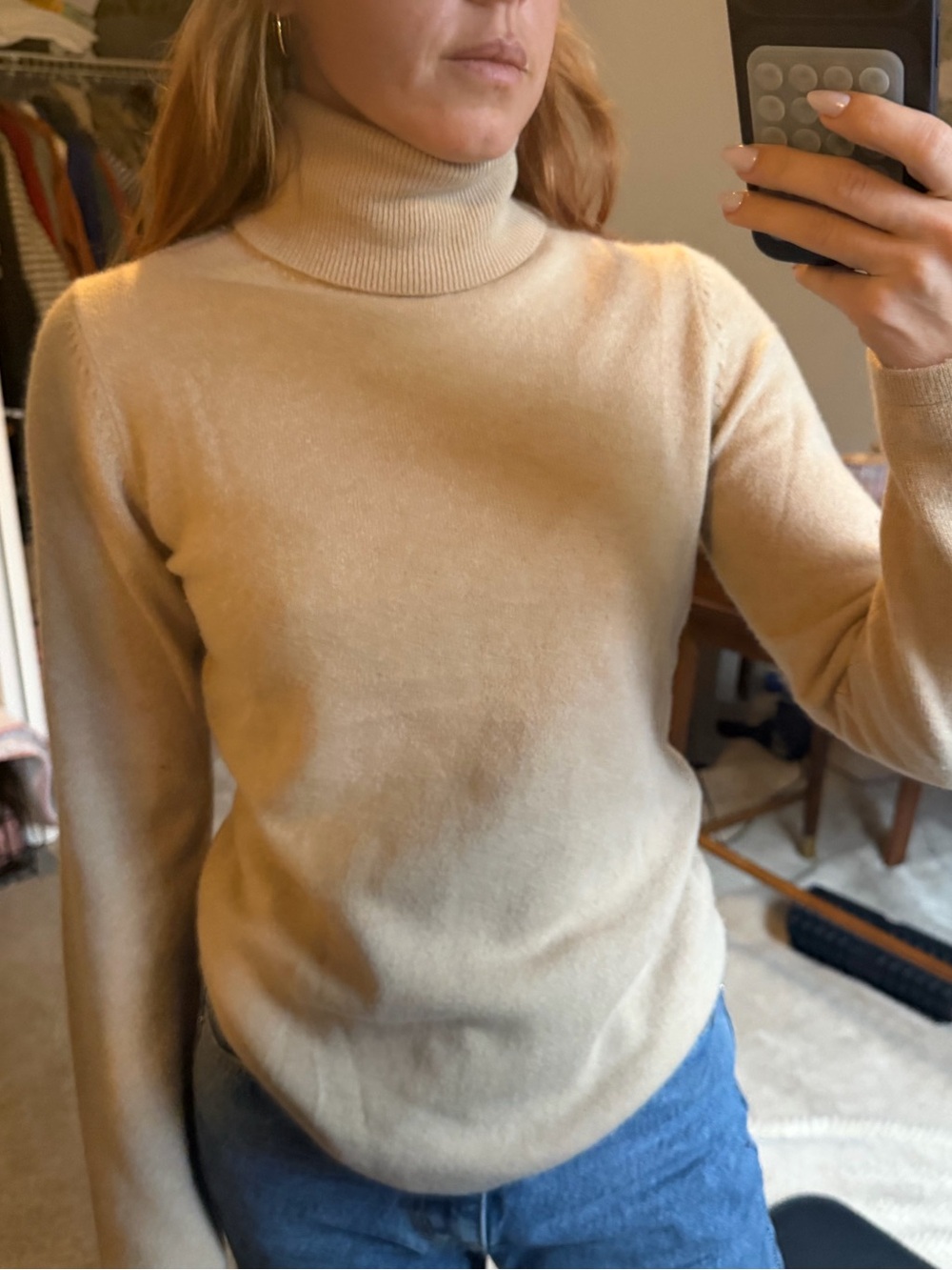 100% cashmere Banana Republic Cream Turtleneck Sweater
